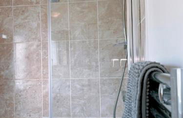 Modern 3-bed house with parking - Chorley Near M61 - Foto 19