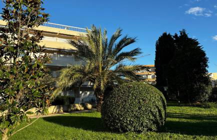 JARDIN TERRASSE EDEN SAINT TROPEZ - Parking Pool AC 4P - Photo 2