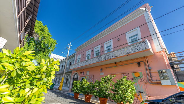 Check-in/check-out kiosk