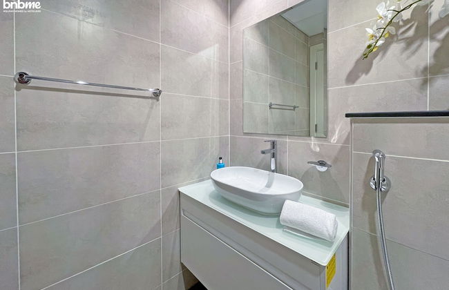 bnbme | Damac Hills Carson Tower | STUDIO - Photo 10