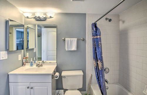 Sleek Beachfront Getaway with Community Perks! - Foto 16