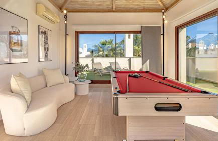 VACATION MARBELLA I Private HEATED Swimming pool, Walking distance to Puerto Banus, Security 24-7, BBQ, WiFi - Photo 8