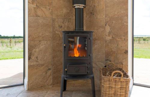 The Hexagon, wow what a location, views over the Essex marshes and sea - Foto 10