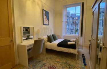 Georgian 4 Bedroom 3 Bathroom New Town Apartment - Foto 20