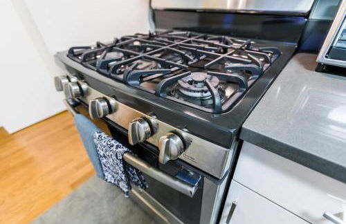 Finest Luxury 1 Bedroom Apartment - Photo 19