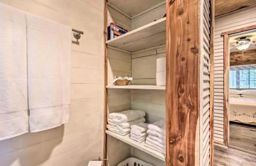 Updated Cabin with Porch, Mins to Cossatot River - Foto 15