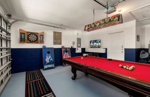 Modern Retreat Pool and Game Room - Foto 57
