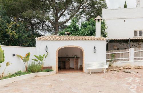 Spacious villa with private pool & garden for 4 - Photo 50