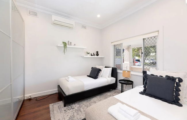 Beautiful 3BR Family Home With Backyard and BBQ - Photo 5