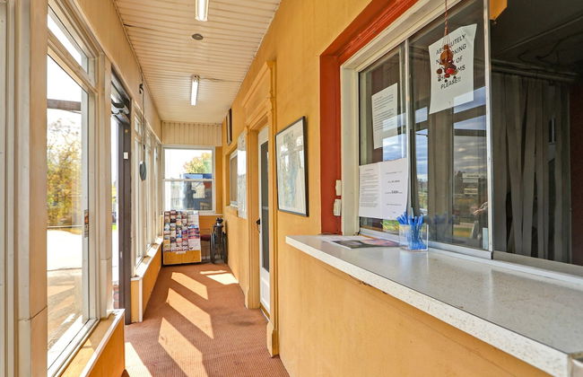 Hotel O Relax Inn Lewisburg near I-64 - Photo 4