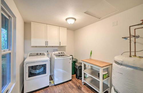 Dreamy Riverside Cabin with Fireplace and Grill - Foto 22