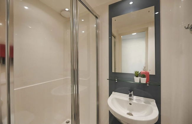 Beckett House - Photo 10