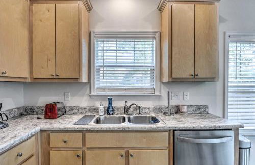 Idyllic Pensacola Home with Yard and Fire Pit! - Foto 9