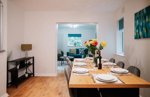 Spacious 4-bed Ample Parking Fast WiFi Contractor Family Friendly - Photo 27