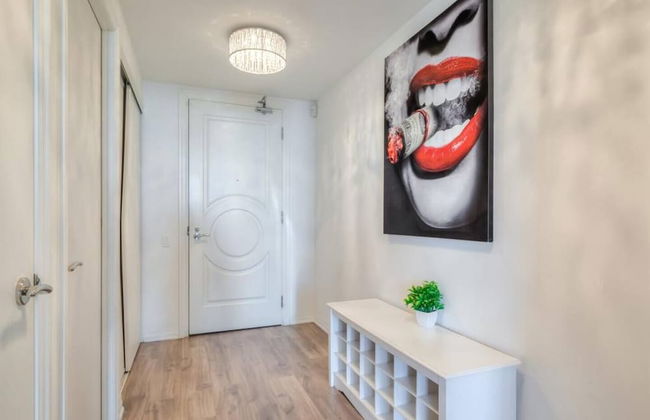 Waterfront Yonge Apartments - Photo 2