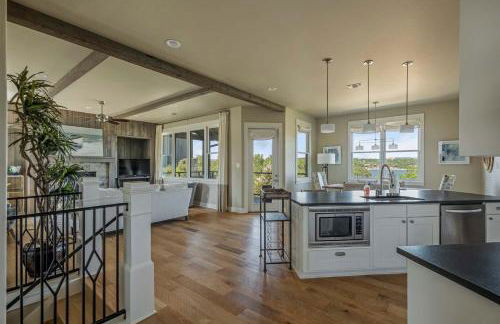 Lake Travis Retreat - 5BR with BBQ & Pickleball - Foto 12