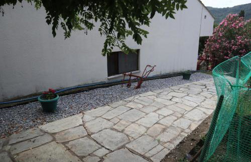 Angela House - Photo 16