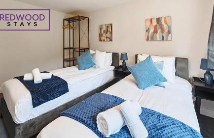 3-Bedroom Serviced House, Free Parking for 2 Cars, Free WiFi By Redwood Stays - Foto 9