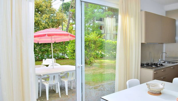 Lovely Flat With Private Garden Next to the Beach - Photo 2, Primary image