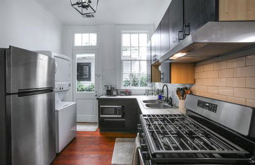 Updated Bourbon Street Condo with Smart TVs! - Foto 2