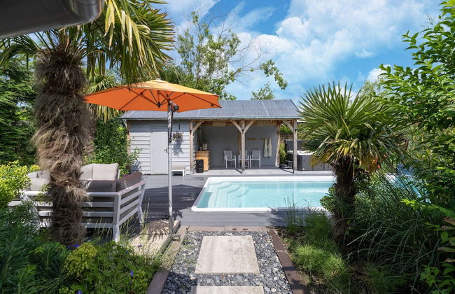 Holiday Home With Bubble Bath - Photo 20