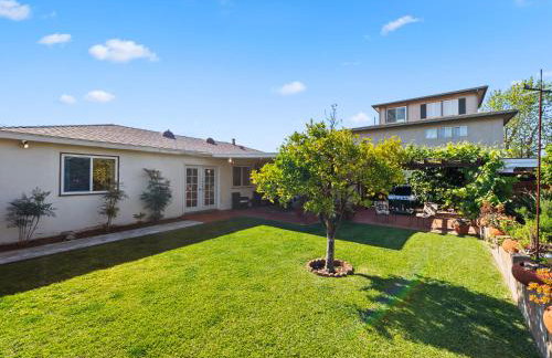 Bay Park Garden Paradise - central Location, AC, Washer Dryer & Private yard! - Foto 37