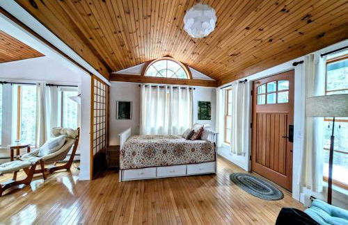 Bright Post & Beam Retreat with Fire Pit & Game Room Near Acadia | Sorrento, Maine - Foto 13