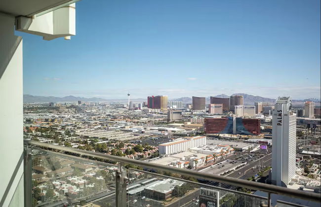 Luxury Suites at the Palms - Foto 21