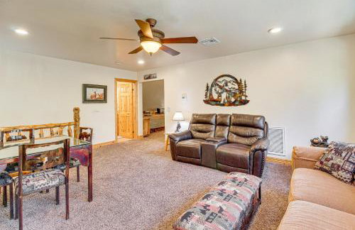 Rustic Lakeside Cabin on 3 Acres with Nature Views! - Foto 11