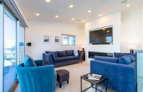 Ocean view, two-level condo with stunning view, decks, fast WiFi & fireplace - Foto 9
