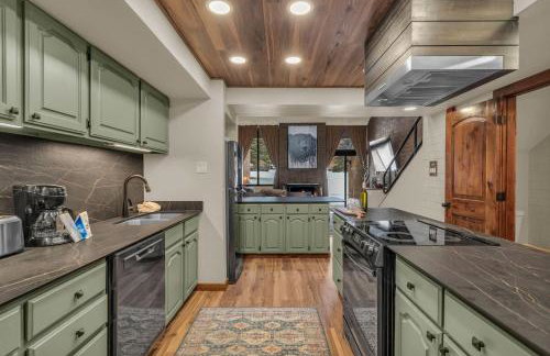 Park Ave Condo Pool Access Near Skiing - Photo 14