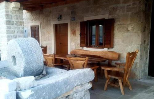 Green Marble Pool Cottage 3 BR in 2 adjoining stone buildings on a 2 acre private land - Foto 11