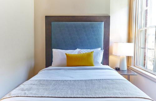 The Docent's Collection - Photo 28