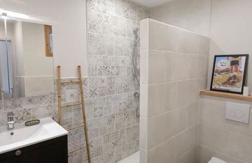 Maison rénovée avec terrasse et balcon à Polignac - FR-1-582-539 - Foto 14