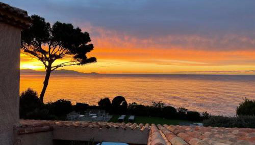 La Roche Bleue - Villa de charme avec vue exceptionnelle bord de mer piscine privée jardin et terrasse - Foto 4