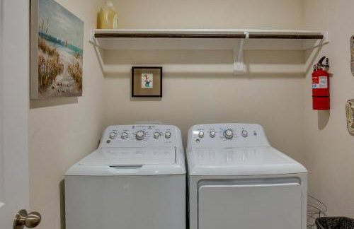 Game Room and Walk to Beach Gun Barrel City Gem! - Foto 19