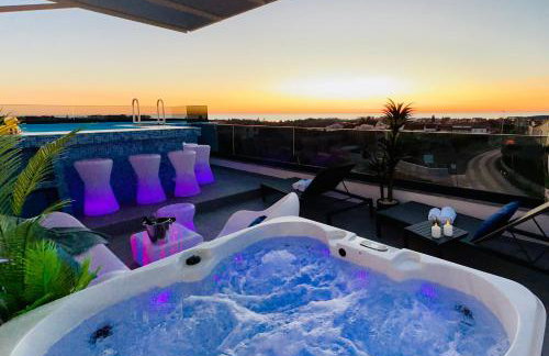Penthouse Blue Horizon- a luxury penthouse with infinity pool, hot tub, sauna and sea views! - Foto 24