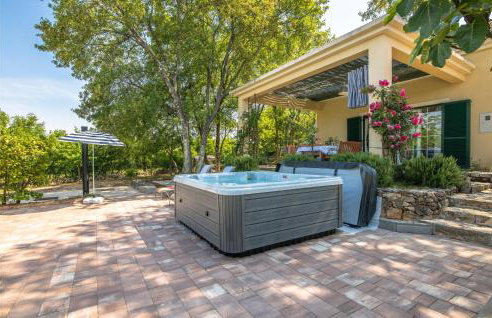 Amazing Home In Ostrobradic - Foto 1