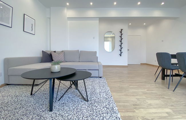 Phaedrus Living Downtown Flat 704 - Photo 7