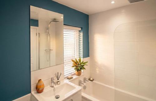 3 Bedroom House - Parking - Wifi - Fully Refurbished Throughout - New Kitchen & Bathroom - Foto 4