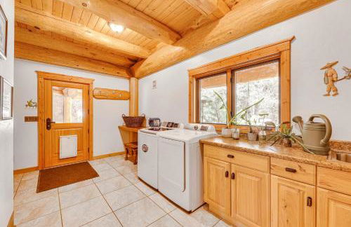 Scenic Payson Cabin! Fireplace and Wraparound Patio - Foto 24