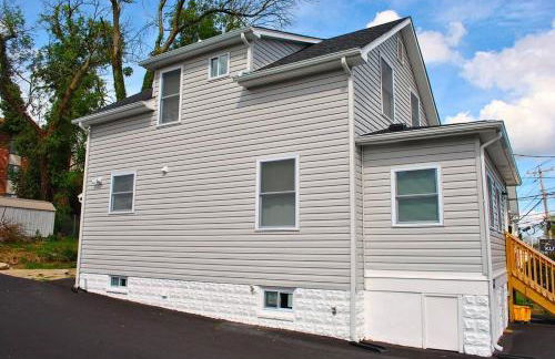 Stylish 4-Bedroom Full House. Plenty of Parking! - Foto 26