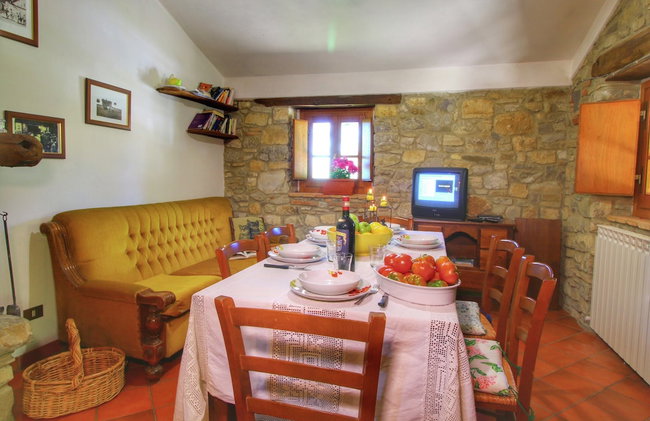 Charming Tuscan Farmhouse - Photo 15