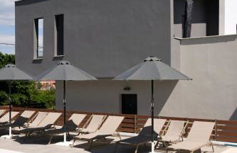 Kyan Executive Suites - Photo 2