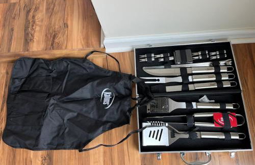 Super Cute & Cool Home with 65Inch TV 2Baths 4 Bedrooms 2King Beds BBQ Grill Fenced Backyard - Foto 14