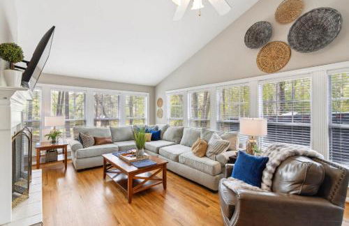 Exquisite 5-BR Estate on 7 Acres with Private Pond - Foto 2