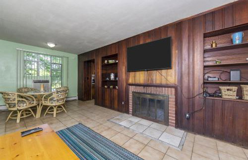 Charming Waterfront Cabin Cabin - Photo 13