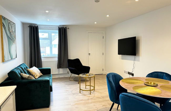 Heathrow Charge and Go - Photo 45