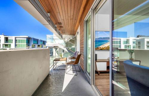 Luxury by the Beach with Pool, Gym, Game Room - Photo 38