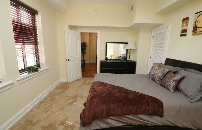 Renaissance Properties - W Rittenhouse Sq - Photo 2